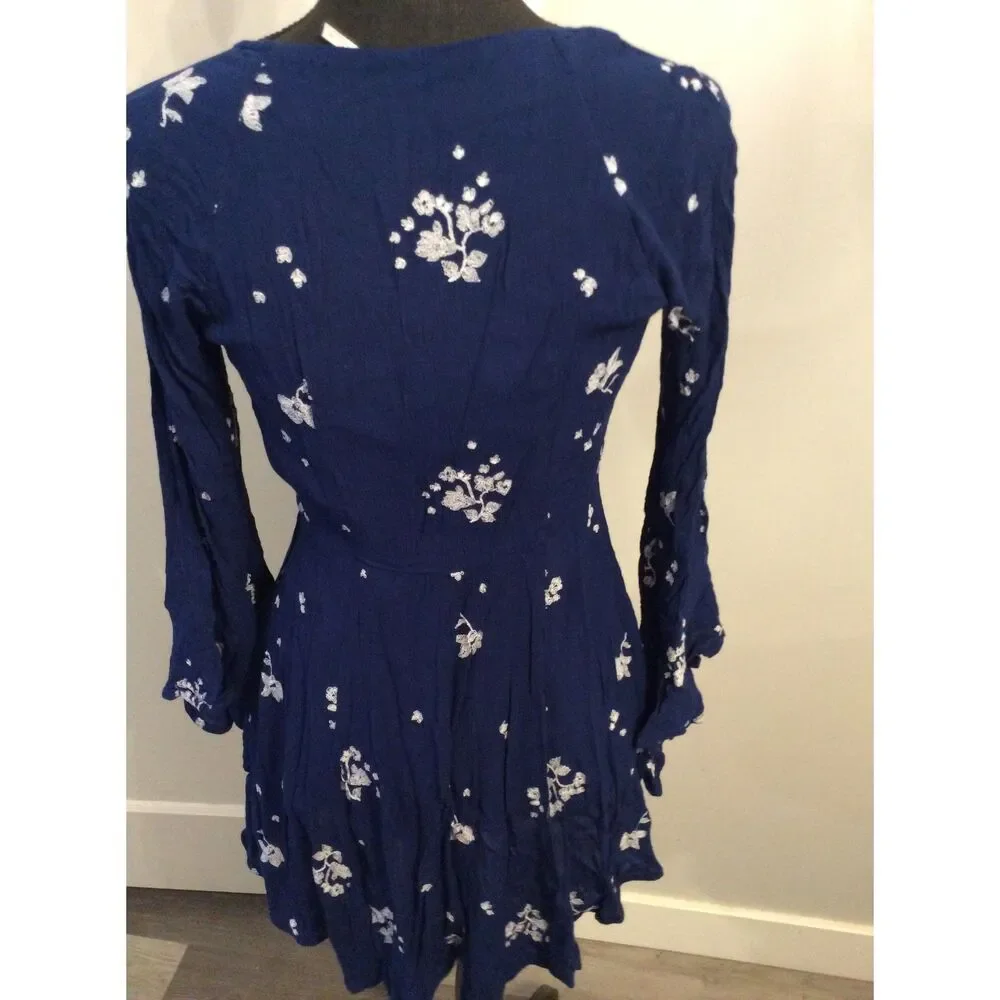 Free People Navy Blue embroidered V Neck Ruffled Dress Long Sleeve Size 4 boho